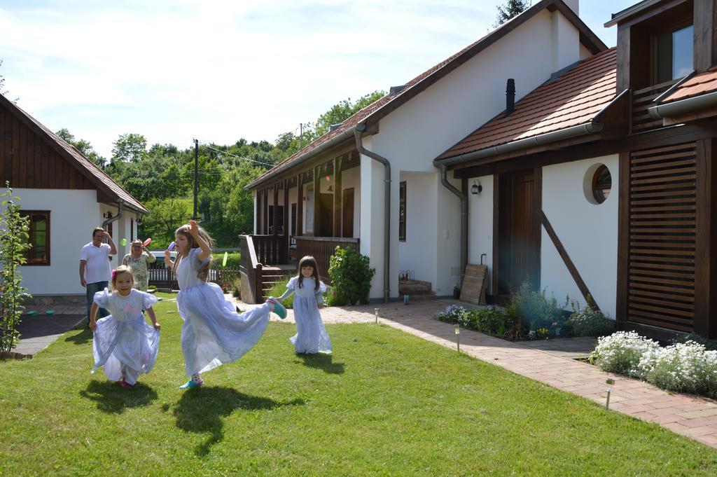 Fruktarium Vendeghaz Hotel Trizs Luaran gambar